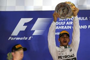 البريطاني لويس هاميلتون يتوج بجائزة البحرين الكبرى للفورمولا وان