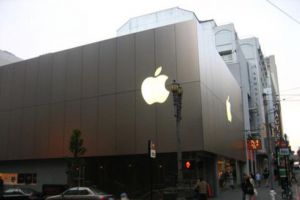 مدارس في لوس آنجليس تطالب «آبل» بتعويضات بقيمة 1.3 بليون دولار