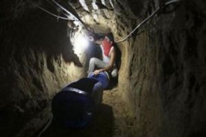 وفاة فلسطيني بصعقة كهربائية داخل نفق على الحدود مع مصر