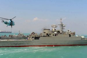 السفن الحربية الأميركية قبالة سواحل اليمن لطمأنة حلفاء واشنطن في المنطقة