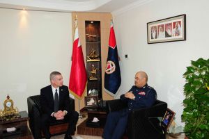 الحسن يبحث التنسيق الأمني مع مدير 'التحقيقات الجنائية' بـ 'البحرية المركزية الأميركية'