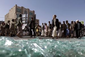 كارتر: أميركا قلقة من أن تكون السفن الإيرانية محملة بأسلحة لليمن