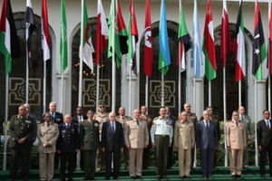 رئيس هيئة الأركان يعود للوطن بعد ترؤسه وفد البحرين في اجتماع رؤساء أركان الجيوش العربية