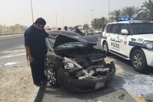 شاهد الصور... إصابة 3 أشخاص بينهم رجلي أمن بحادث مروري على شارع الشيخ خليفة