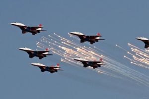 سكان: التحالف بقيادة السعودية ينفذ ضربات جوية باليمن