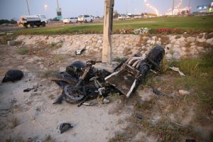 شاهد الصور... مصرع بحريني إثر تدهور دراجته النارية على شارع الشيخ عيسى بن سلمان