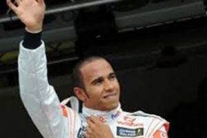 هاميلتون يرغب في تمديد تعاقده مع مرسيدس قبل سباق الجائزة الكبرى الأسباني