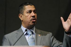 نائب الرئيس اليمني يدعو الحوثيين إلى عدم استهداف المدن