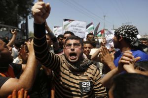 تظاهرة في غزة تدعو للوحدة الوطنية تنتهي بمشاجرات بين المشاركين