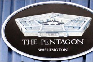 البنتاغون يتهم سفناً إيرانية بـ 'مضايقة' سفينة تجارية أميركية