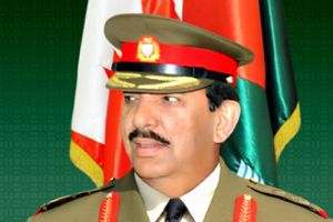 القائد العام يشهد حفل تخريج دورة متخصصة ويتفقد كتيبة الدبابات الملكية