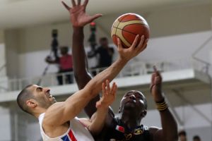 المنامة يحقق أولى خطوات اللقب بفوزه على الأهلي في 'دوري السلة'