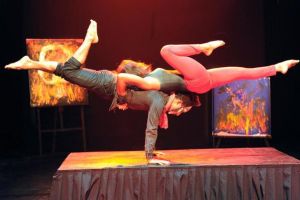 فرقة سيرك في كمبوديا تروي فصول الرعب في زمن الخمير الحمر