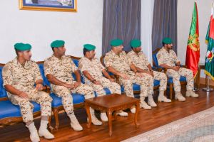 قائد الحرس الملكي يستقبل مجموعة من الحرس الملكي بقوة دفاع البحرين المتوجهة إلى النيبال