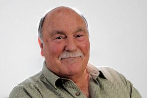 مهاجم توتنهام والمنتخب الإنجليزي السابق جريفز في العناية المركزة