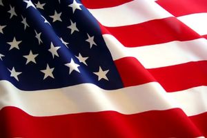 البنتاجون: سفن حربية أميركية تبدأ مرافقة حاويات تجارية بريطانية عبر مضيق هرمز