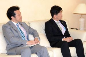 القائد العام يستقبل نائب وزير الشئون الخارجية البرلماني الياباني