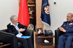 الحسن يستعرض مع ممثلة الأمين العام للأمم المتحدة آليات عمل 'الوطنية لمواجهة الكوارث'