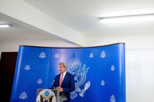 كيري سيبحث في الرياض إقرار 'هدنة إنسانية' في اليمن