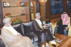 الأمير محمد بن نايف يلتقي المبعوث الخاص لسلطان عمان