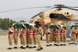 نقل جثث تحطم طائرة في باكستان إلى العاصمة