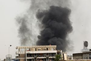 مصادر أمنية وطبية: 7 قتلى في تفجير سيارة مفخخة استهدف زواراً شيعة في بغداد