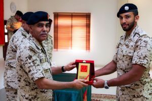 رئيس هيئة الأركان يرعى حفل تخريج إحدى دورات التعبية التأسيسية للضباط