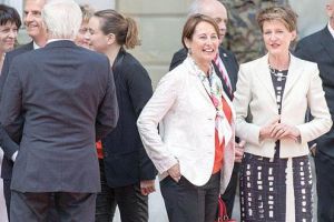 شريكة هولاند السابقة تعترف بخسارتها أمام شريكته الأولى