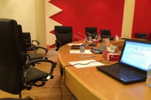 'بلدي المحرق' يرفع جلسته بعد خلاف بين رئيس المجلس وأعضاء