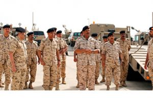 القائد العام يقوم بزيارة تفقدية لإحدى وحدات قوة الدفاع