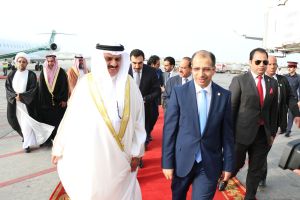 رئيس مجلس النواب يستقبل رئيس البرلمان العراقي لدى وصوله للبلاد