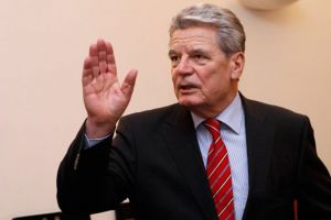 الرئيس الألماني يدعو للتعامل مع مخاوف دول شرق أوروبا بشأن الأزمة الأوكرانية على نحو أكثر جدية