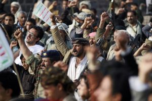 'الشرق الأوسط' عن مصادر يمنية: الحوثيون طلبوا من المبعوث الأممي إشراك إيران في أي محادثات سلام