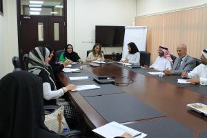 الوكيل المساعد للمناهج والإشراف التربوي تجتمع مع مديري مدارس التجربة