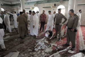 شاهد الصور... تفجير إرهابي بمسجد الامام علي بالقطيف يؤدي لاستشهاد 20 شخص وإصابة العشرات