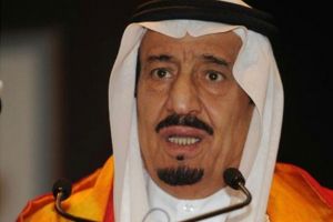 العاهل السعودي: تفجير القديح يتنافى مع القيم الإسلامية والإنسانية... ويؤكد: فجعنا بهذه الجريمة