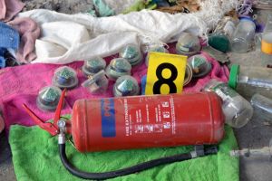 'الداخلية': القبض على أحد العناصر الخطرة والمطلوب أمنياً وضبط قنابل ومواد بمستودع في سترة