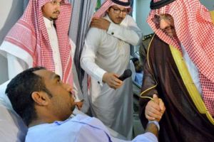 ولي العهد السعودي يعزي أهالي ضحايا القديح ويزور المصابين