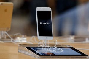 رسالة قصيرة واحدة ترسلها من هاتفك إلى أي جهاز آيفون.. يمكنك إطفاؤه على الفور