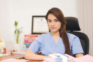 ‎غالباً ما ينصحك طبيب الأمراض الجلدية بالتقليل من التوتر والقلق ولكن كيف؟