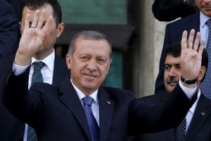 رئيس الخضر في ألمانيا يشبه أردوغان ببوتين