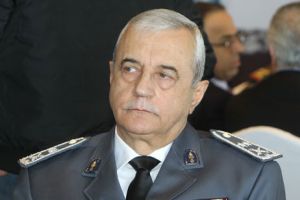 وزير الداخلية اللبناني يمدد ولاية قائد الأمن وخلافات بشأن القرار