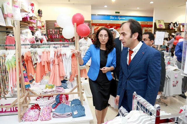 السفيرة التركية لدى مملكة البحرين تفتتح المهرجان التركي في مجمع الرملي