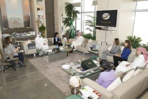 الشيخة مي تلتقي الوليد بن طلال لتحديد موعد افتتاح بيت الشاعر القصيبي