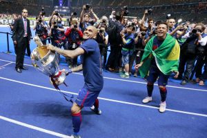 برشلونة يتوصل لاتفاق للإبقاء على ألفيس لمدة عامين