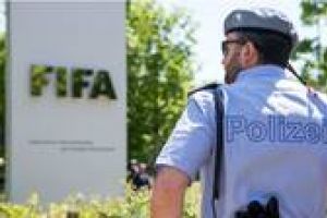 الشرطة السويسرية تستولي على بيانات الفيفا وزيكو البرازيلي يترشح لرئاسة الاتحاد