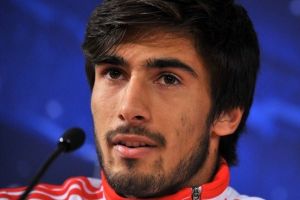 البرتغالي أندريه غوميز إلى فالنسيا الاسباني حتى 2020