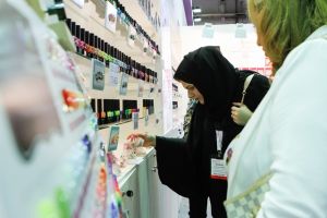 25.7 مليار دولار حجم سوق أدوات الزينة ومساحيق التجميل في المنطقة للعام الماضي