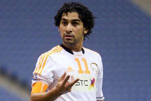 الشباب السعودي يجدد عقد أحمد عطيف لعامين