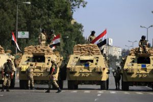 مصادر ومتحدث: مقتل ضابط شرطة مصري في انفجار بسيناء وإحباط هجوم كبير